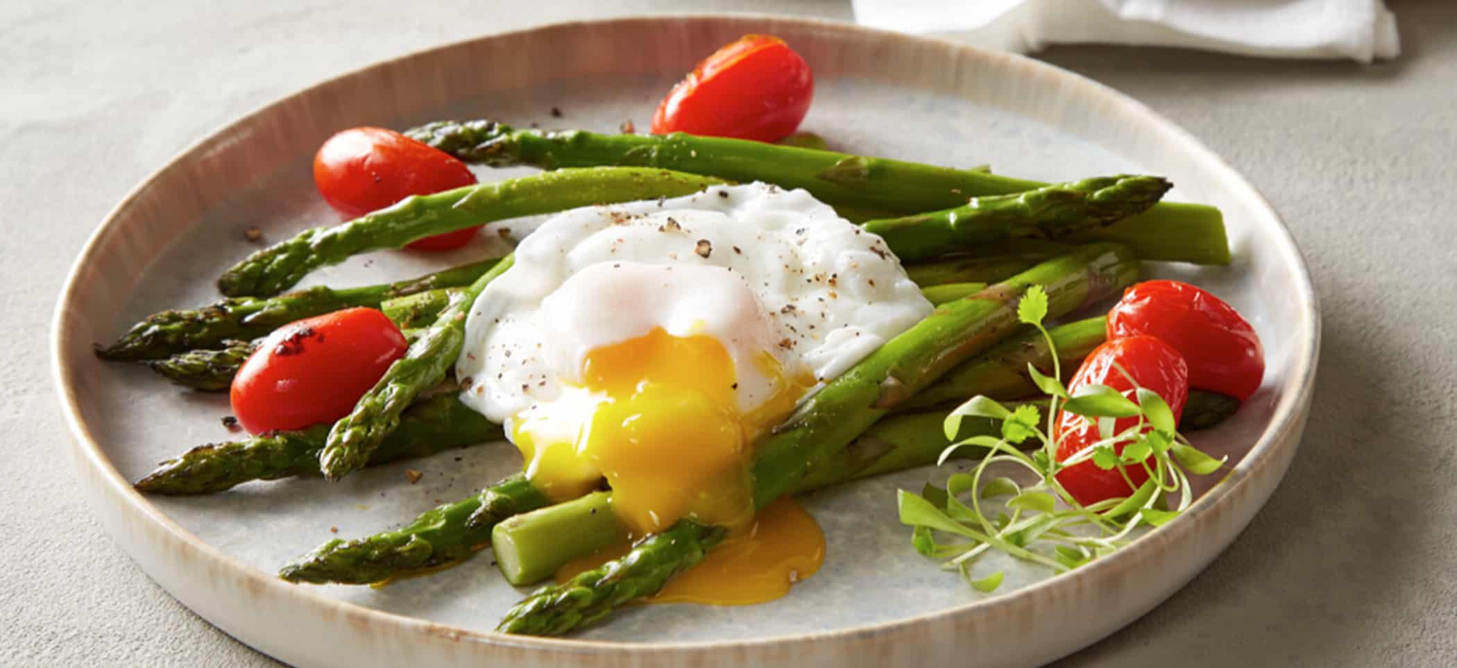 Poached Eggs with Asparagus and Tomatoes