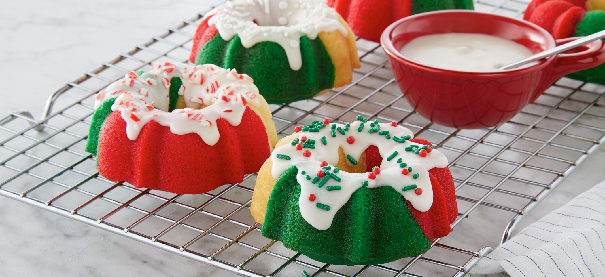 Mini Holiday Bundt Cakelets