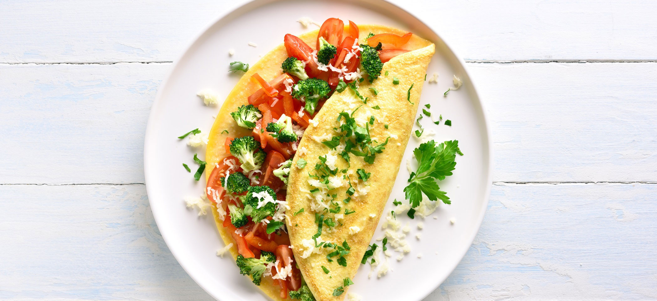 omelette with tomatoes and broccoli