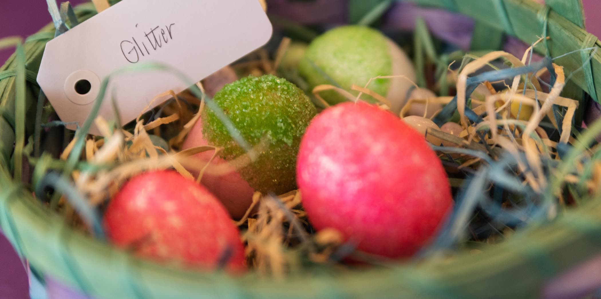 How to Decorate Glitter Eggs